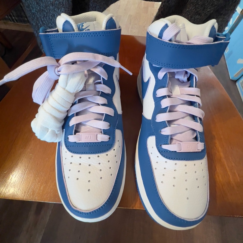 Women’s size 10, Nike Air force one ‘07 white military blue